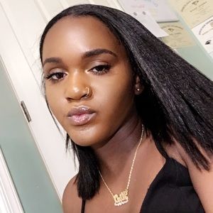 Meet your Posher, Mia